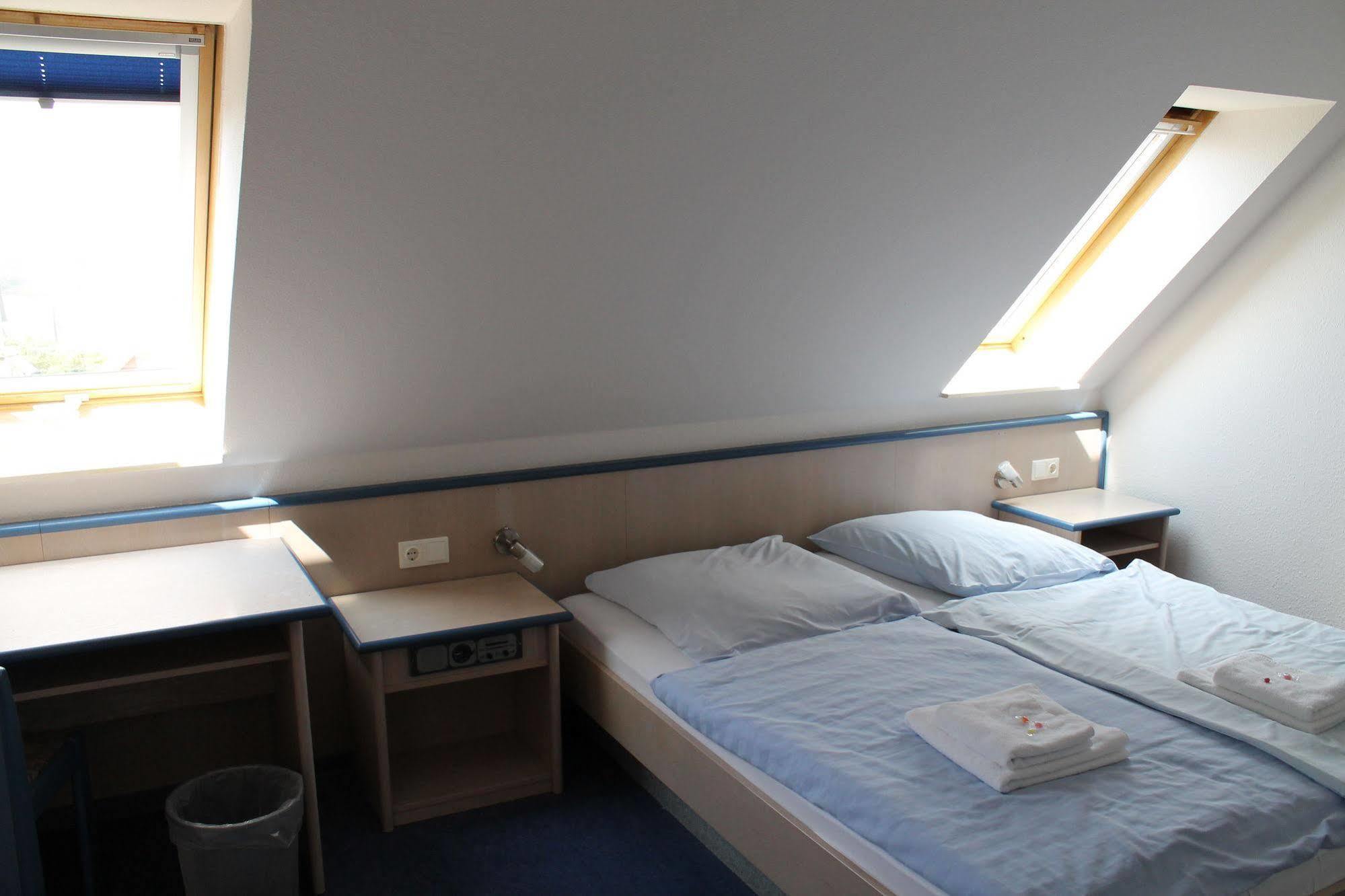 Smart Hostel By Landgasthof Velber 24H7D Seelze Zewnętrze zdjęcie