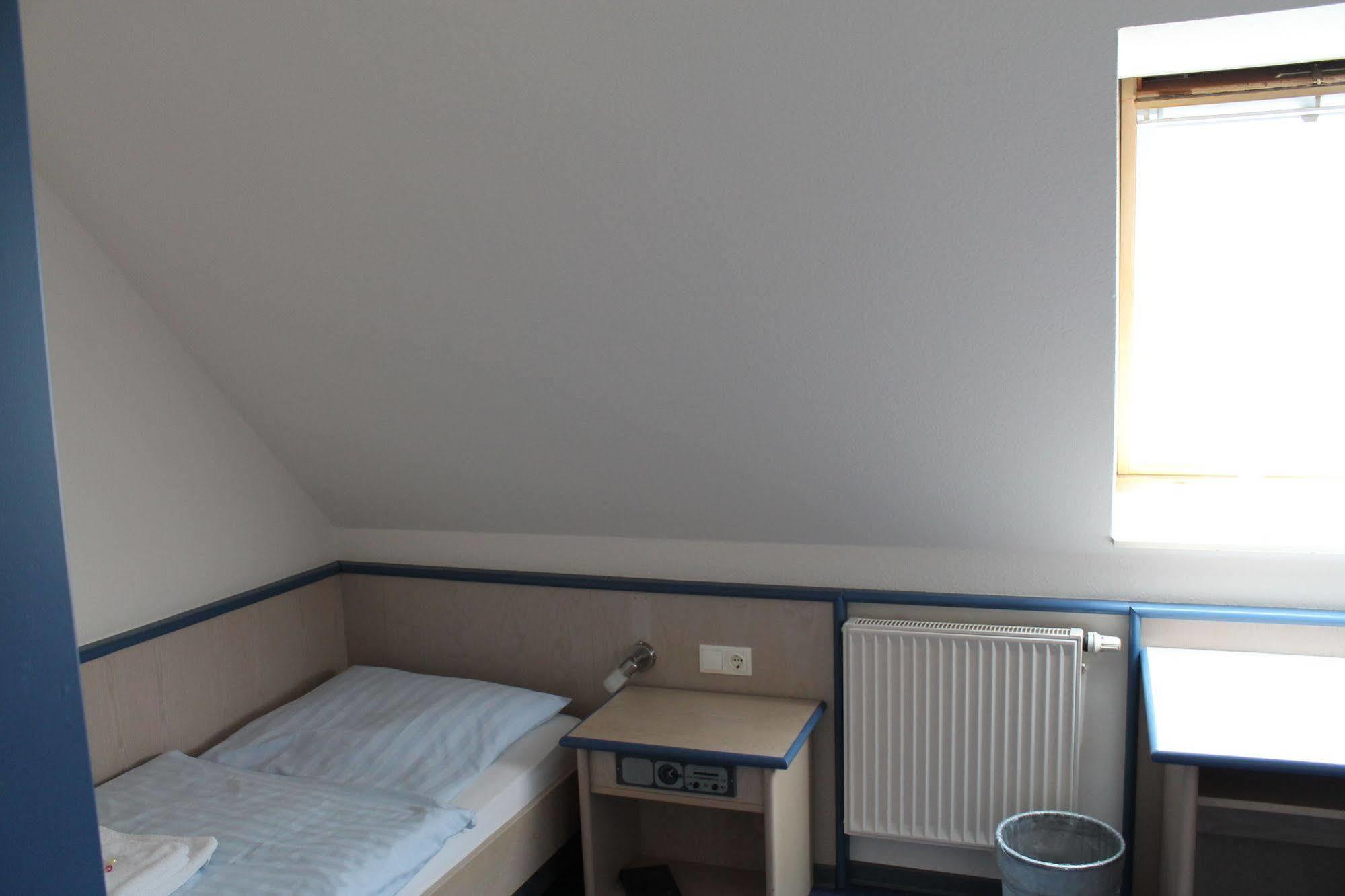 Smart Hostel By Landgasthof Velber 24H7D Seelze Zewnętrze zdjęcie