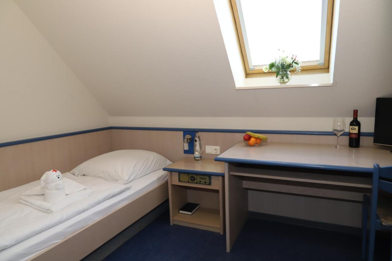 Smart Hostel By Landgasthof Velber 24H7D Seelze Zewnętrze zdjęcie